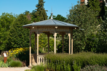 Achteckige Gartenlaube im Botanischen Obstgarten in Heilbronn