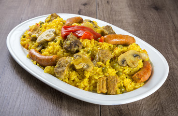 Paella de carne