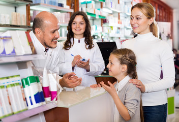 Fototapeta premium Mother with a girl in the pharmaceutical store