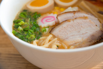 とんこつらーめん
