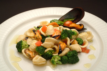 Italian Food Recipe Orecchiette pasta with broccoli and mussels