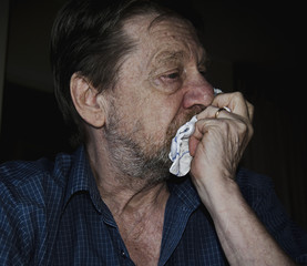 Uomo anziano, tristezza, depressione 