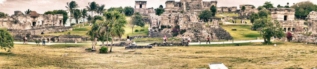 Fototapeta premium Famous archaeological ruins of Tulum in Mexico