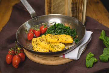 Polenta mit Blattspinat