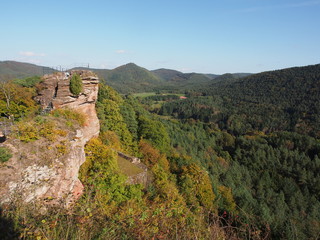 Fototapeta na wymiar Rund um Burg Altdahn - Ruine einer Felsenburg im südlichen Pfälzerwald, dem deutschen Teil des Wasgaus 