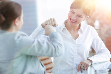 Obraz premium happy employees are happy with the obtained results
