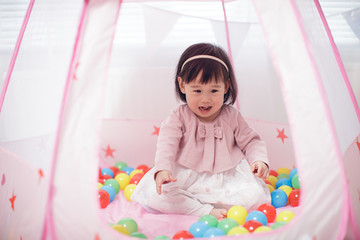 baby girl play tent and ocean ball at home