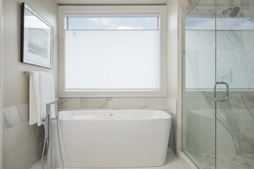 soaking tub