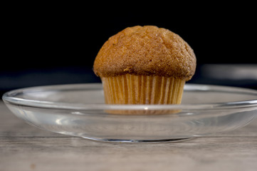 Mini muffin in glass plate