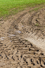 traces of a heavy tractor