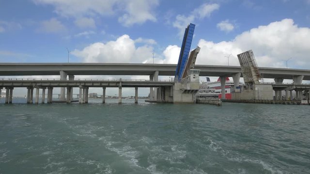 The bascule bridge in Miami