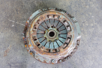 Clutch pressure plate assembly