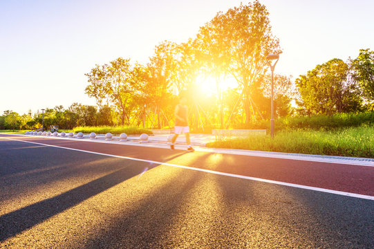 runer running on the road