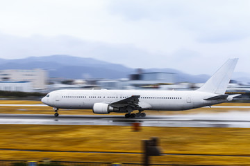 飛行機と滑走路