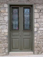 Fototapeta na wymiar Old elegant building double doors