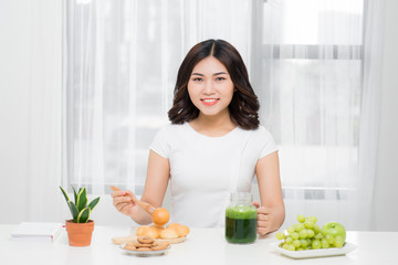 Obraz na płótnie Canvas Healthy Meal. Happy Beautiful Smiling Woman Drinking Green Detox Vegetable Smoothie. Healthy Lifestyle, Food And Eating. Drink Juice. Diet, Health And Beauty Concept.