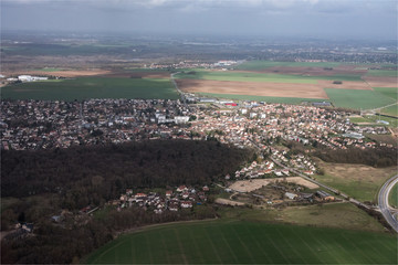 vue aérienne de la ville de Ballancourt-sur-Essonne dans l'Essonne en France