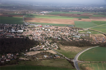 vue aérienne de la ville de Ballancourt-sur-Essonne dans l'Essonne en France