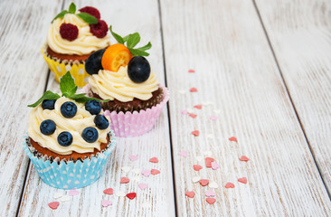 Cupcakes with fresh berries