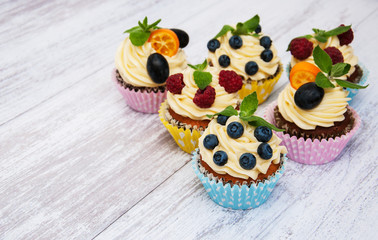 Cupcakes with fresh berries