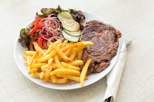 Entrecote frite salade maison