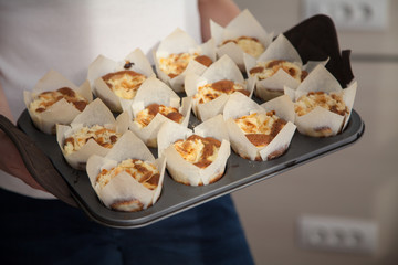  Cupcakes on the protivine in the skillful hands of the mistress.