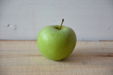 fresh green apple on a wooden table