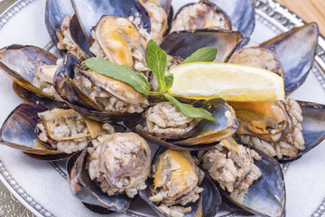 Stuffed mussels (midye dolma)