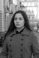 Close up outdoor lifestyle portrait of beautiful woman in city.