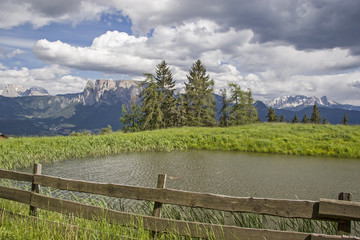 Blick auf den Schlern und die Rosengartengruppe  in S&uuml;dtirol