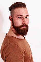 Portrait des bärtigen Mannes