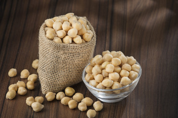 grains of chickpeas, (Cicer arietinum) in bowl on the table