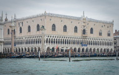 Naklejka premium Venise, Italy - 03 10 2018: Le grand canal, la place San Marco, le palais Ducale et ses gondoles