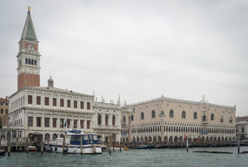 Obraz premium Venise, Italy - 03 10 2018: Le grand canal, la place San Marco, le palais Ducale et ses gondoles