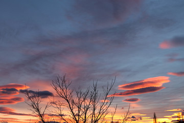 Obraz premium Sonnenuntergang mit rotem Himmel