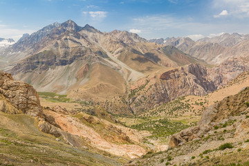 Obraz premium Breathtaking vews form the hill in Tajikistan mountains