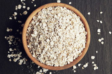 Bowl of oat flakes, flat laz