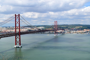 25 de Abril Bridge