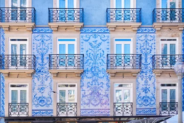 Cercles muraux Monument historique Traditional historic facade in Porto decorated with blue tiles, Portugal
