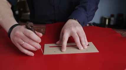 The Tanner cuts under the line of blanks for the manufacture of the purse