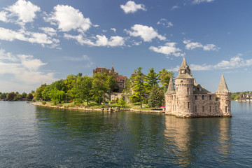 Fototapeta na wymiar Boldt Castle Island in thousand islands (Canada)