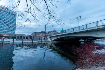 Die Havel in Potsdam an einem Winterabend