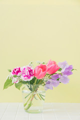 チューリップとカトレア