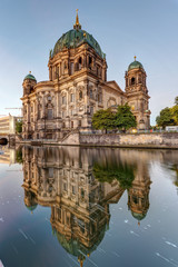 Fototapeta na wymiar The Berliner Dom and the river Spree in the early morning