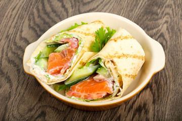 Salmon bread roll