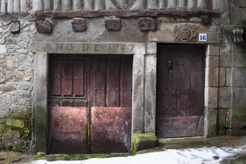 Puertas antiguas en La Alberca