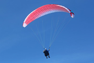 Paraglider fying