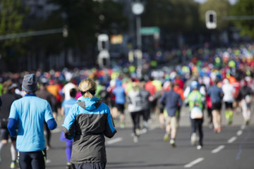 marathon runners in the city 
