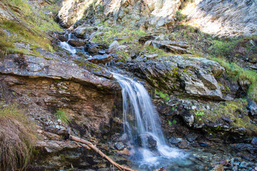 Obraz premium Wasserfall im Herbst