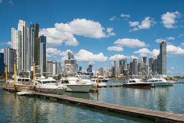 Fototapeta na wymiar luxury yacht boats on harbor and skyline background ,Panama City